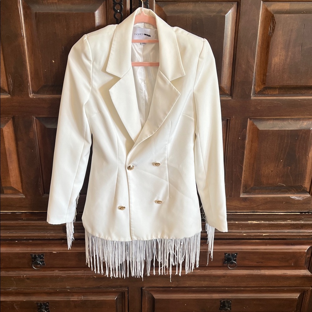 Fashion Nova White Fringe Double Breasted Blazer. Size Small